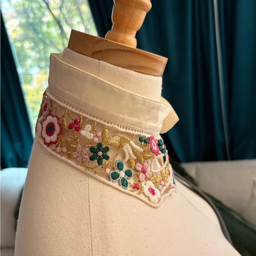 Embroidered collar - Picture 5 of 9